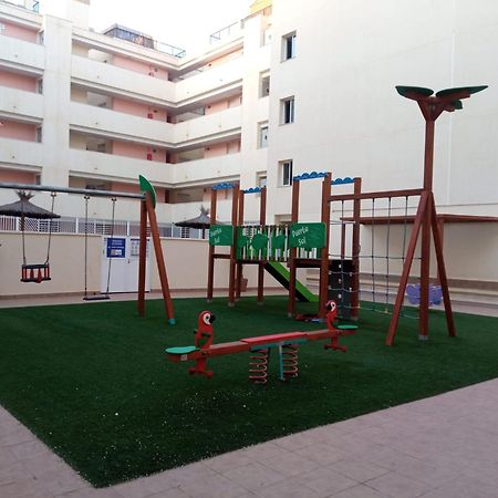 a 600 m de la playa y el castillo santa ana Roquetas de Mar Exterior foto