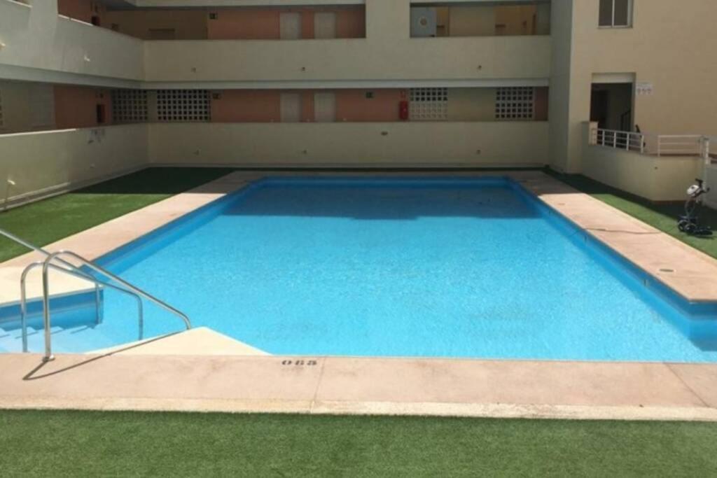 a 600 m de la playa y el castillo santa ana Roquetas de Mar Exterior foto