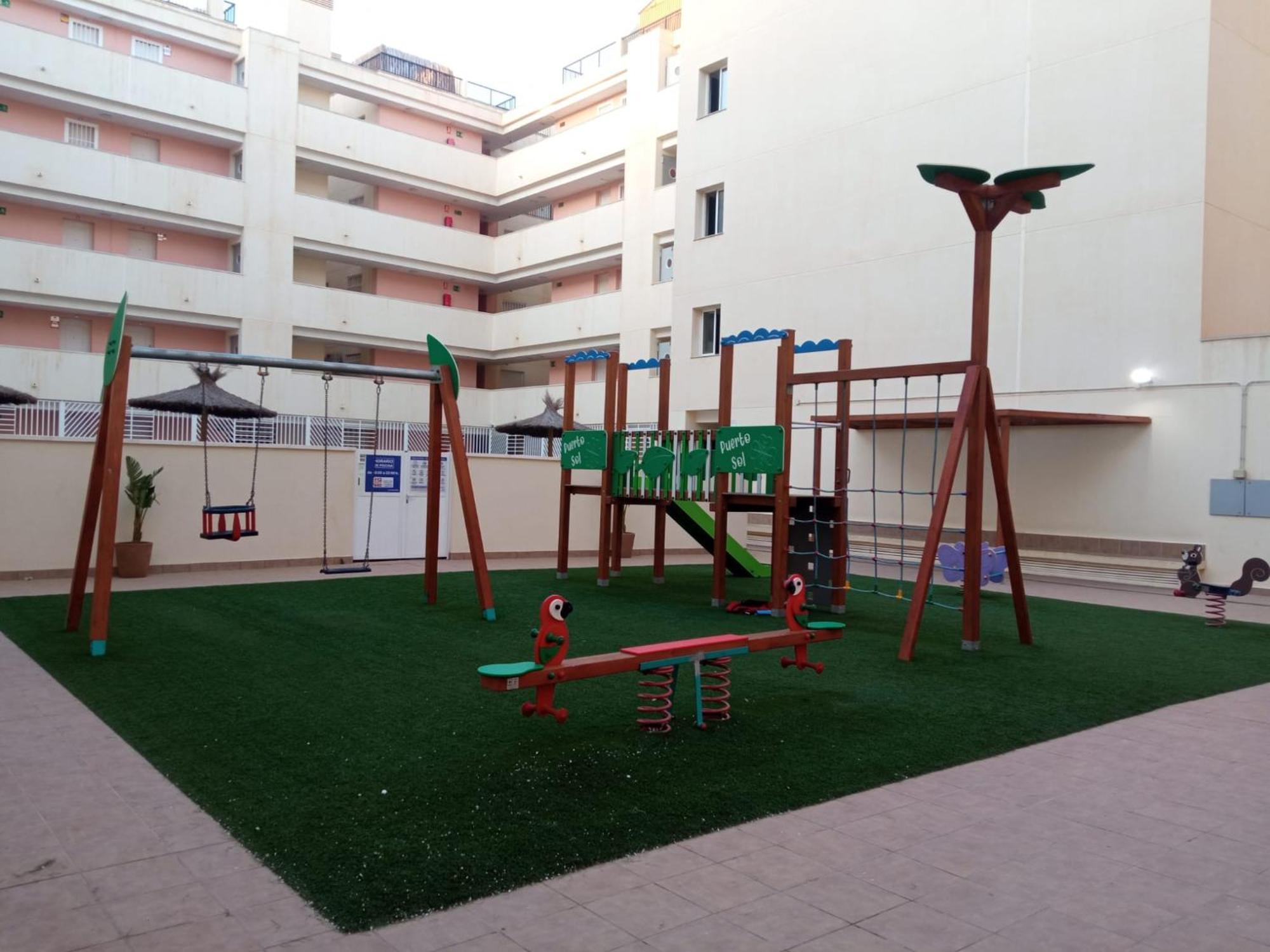 a 600 m de la playa y el castillo santa ana Roquetas de Mar Exterior foto